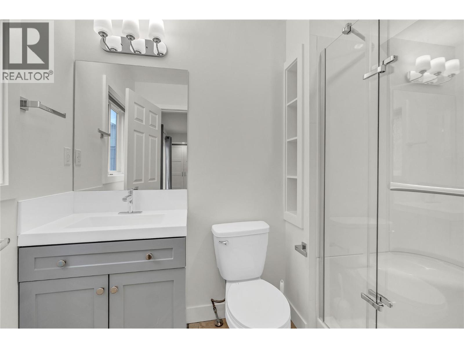 48 Galt Avenue Unit# 105, Penticton, BC - Indoor Photo Showing Bathroom