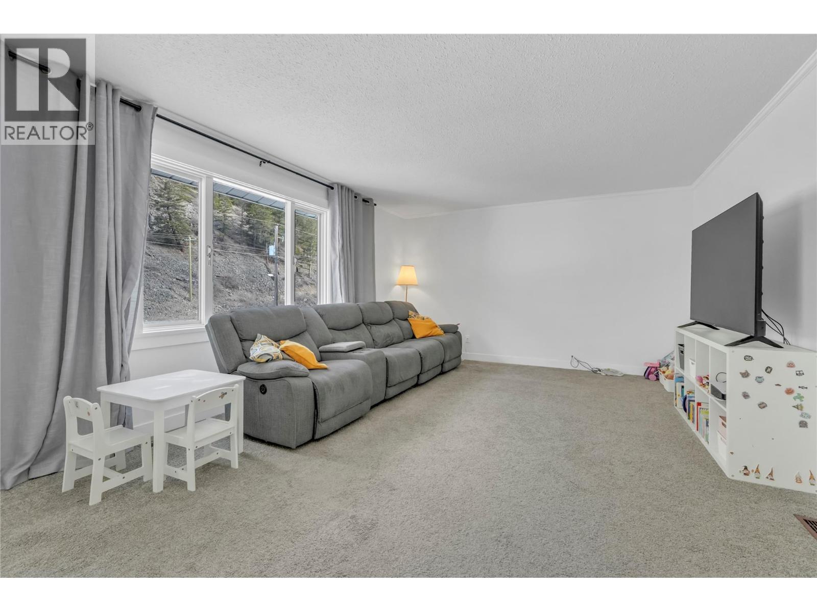 1086 Seven Mile Road, Princeton, BC - Indoor Photo Showing Living Room