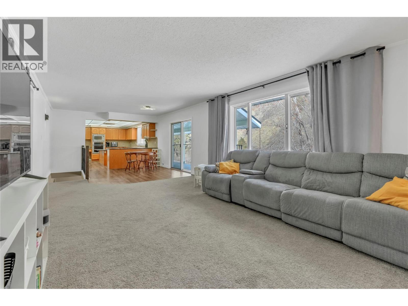 1086 Seven Mile Road, Princeton, BC - Indoor Photo Showing Living Room