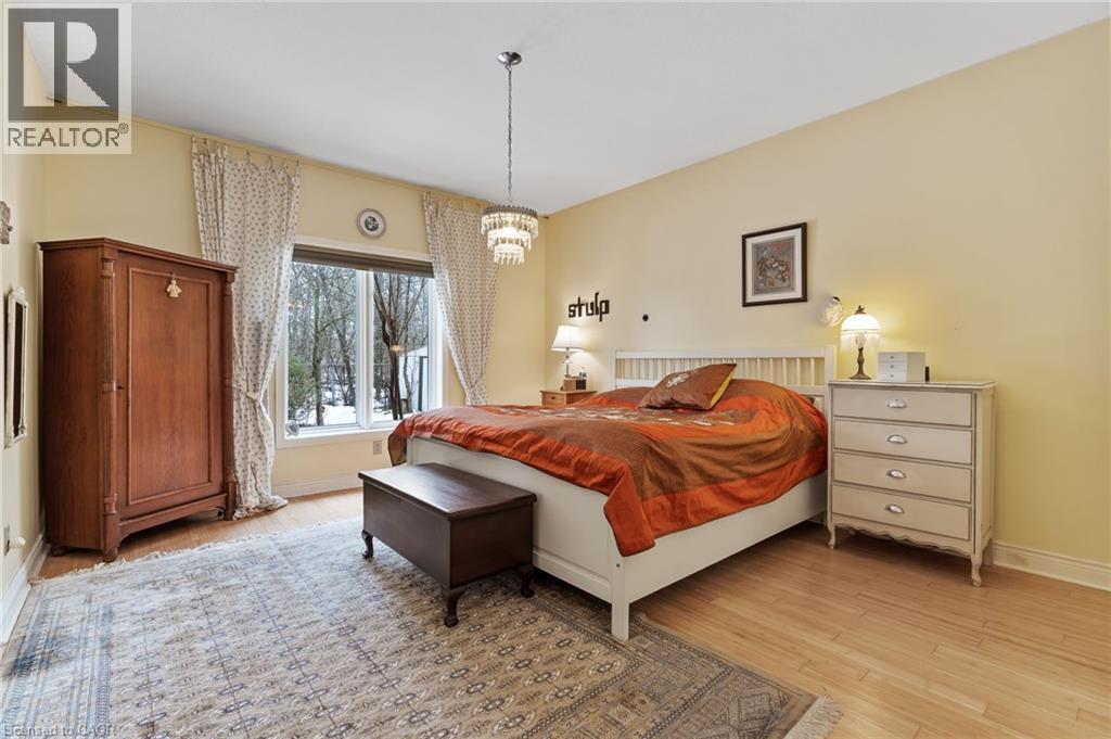 5114 Meadowood Lane, Beamsville, ON - Indoor Photo Showing Bedroom
