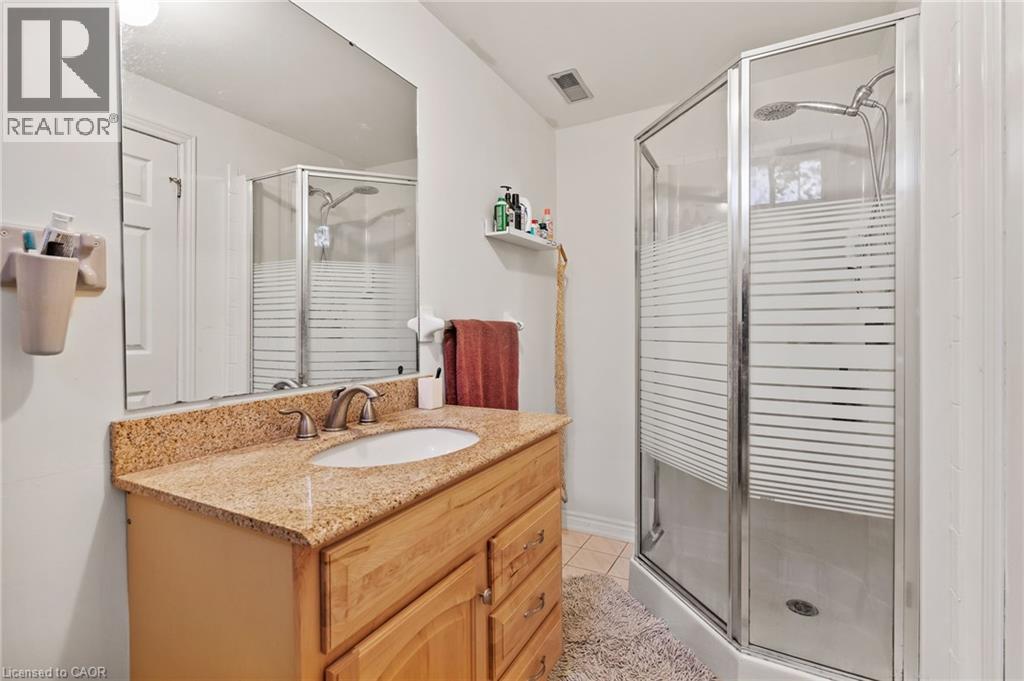 5114 Meadowood Lane, Beamsville, ON - Indoor Photo Showing Bathroom