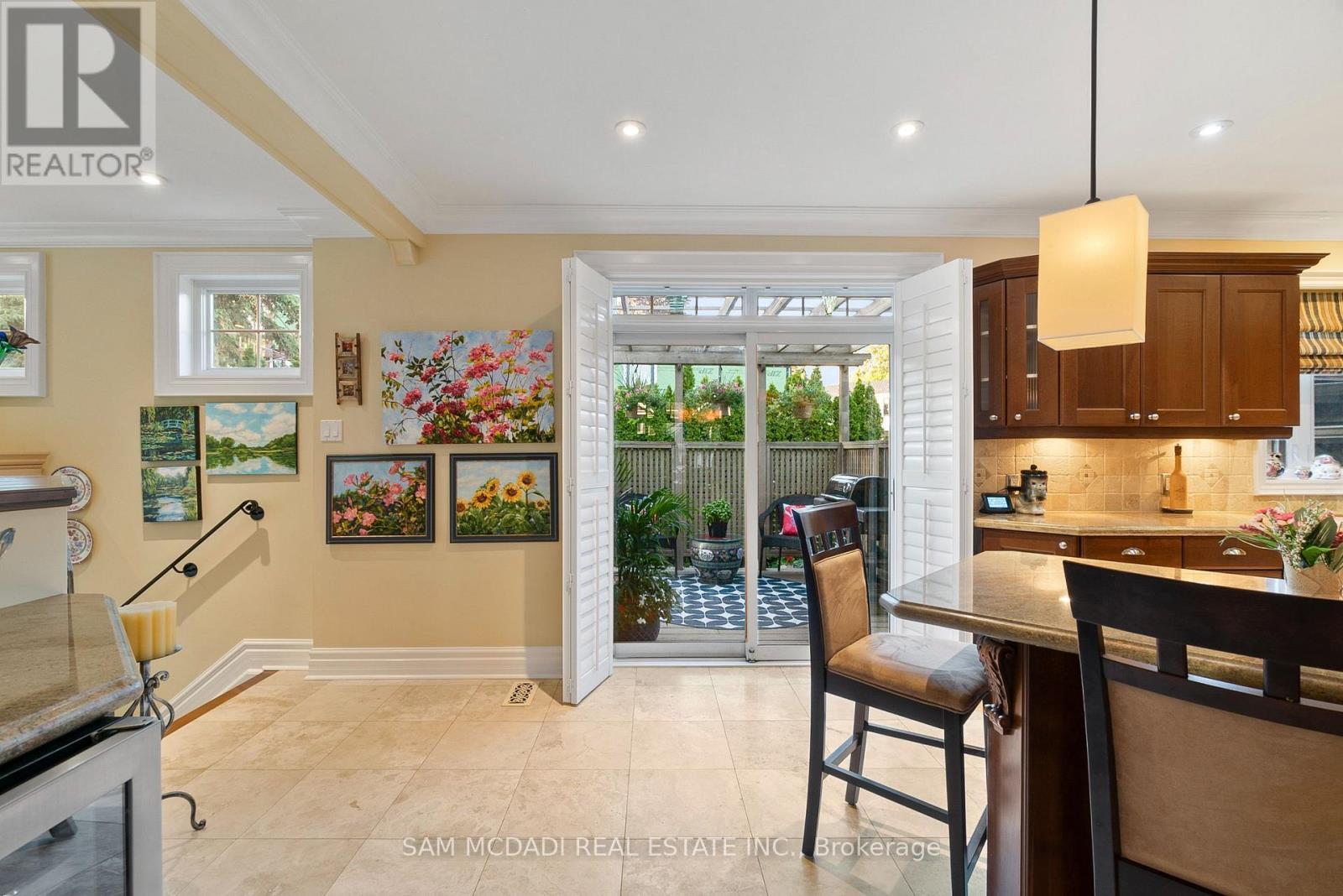 1522 Glenhill Crescent, Mississauga, ON - Indoor Photo Showing Kitchen