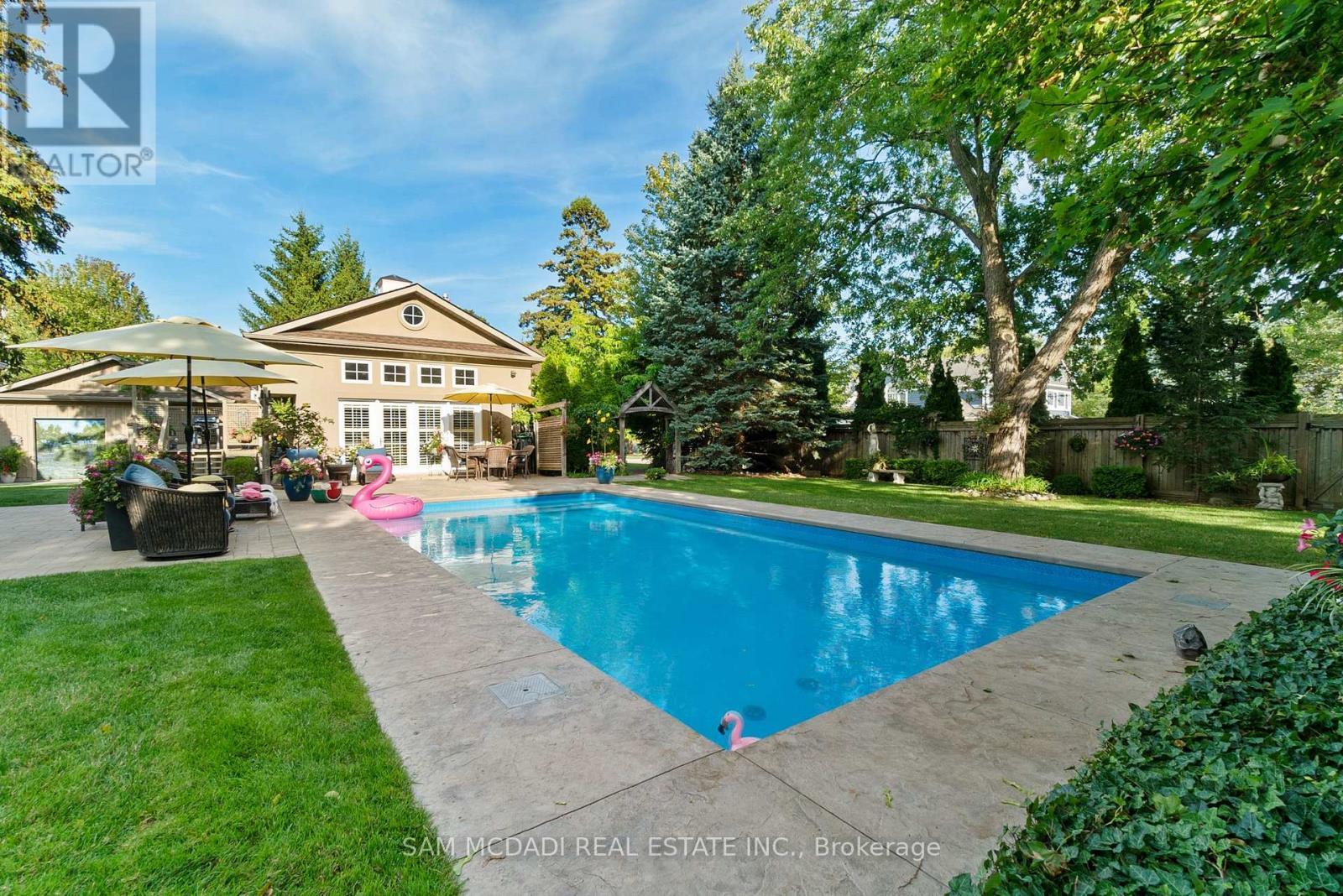 1522 Glenhill Crescent, Mississauga, ON - Outdoor With In Ground Pool With Backyard