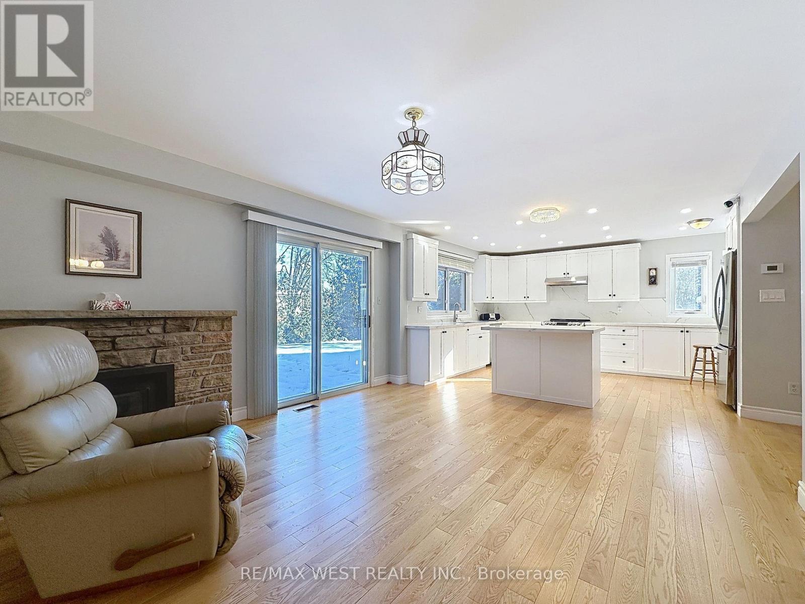 20 Foxwood Grove, Toronto, ON - Indoor Photo Showing Living Room With Fireplace