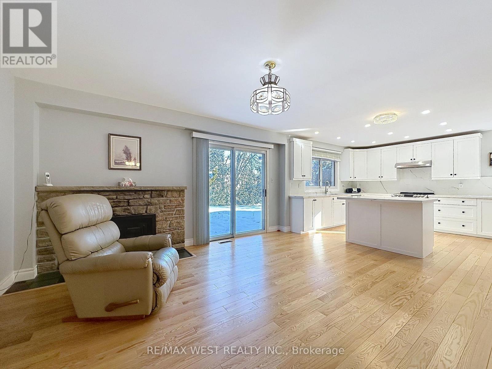 20 Foxwood Grove, Toronto, ON - Indoor With Fireplace