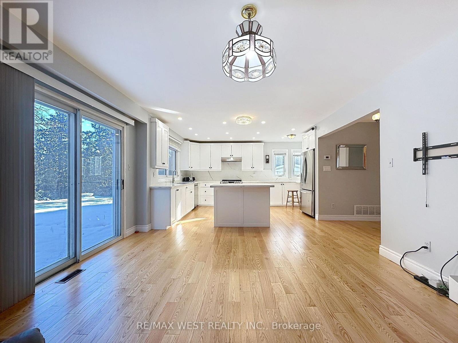 20 Foxwood Grove, Toronto, ON - Indoor