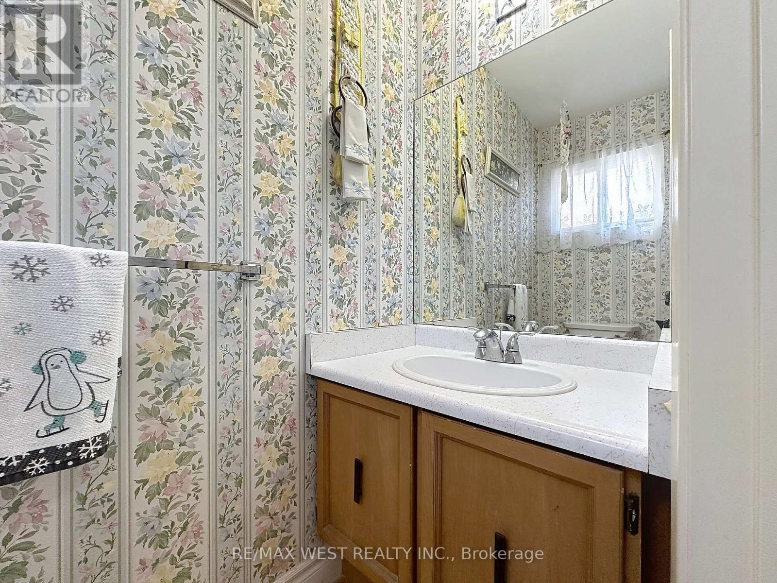 20 Foxwood Grove, Toronto, ON - Indoor Photo Showing Bathroom