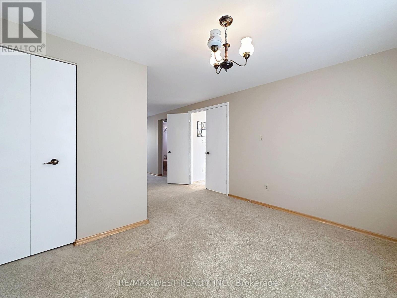 20 Foxwood Grove, Toronto, ON - Indoor Photo Showing Other Room