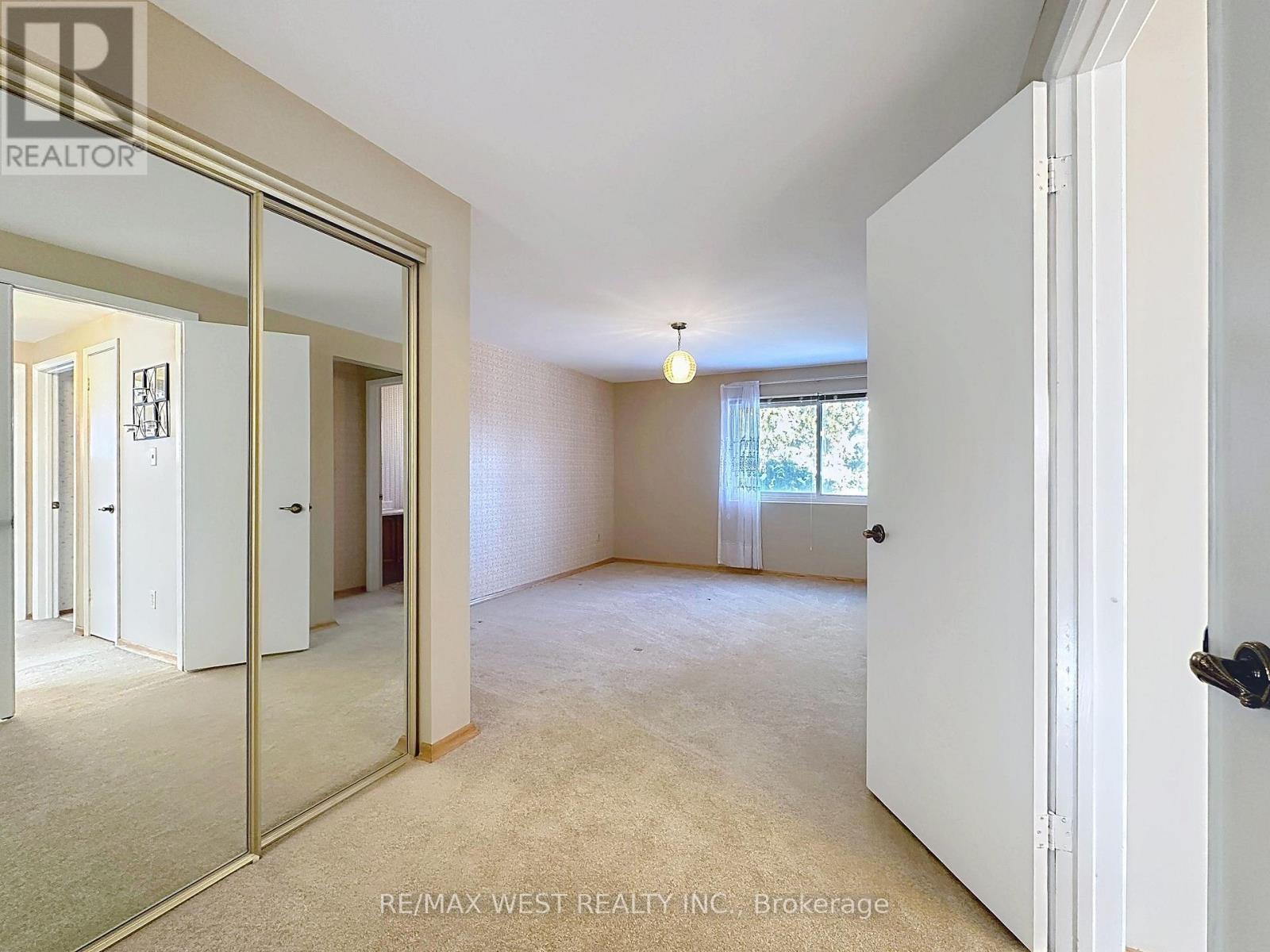 20 Foxwood Grove, Toronto, ON - Indoor Photo Showing Other Room