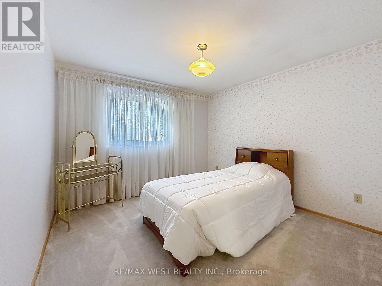 20 Foxwood Grove, Toronto, ON - Indoor Photo Showing Bedroom