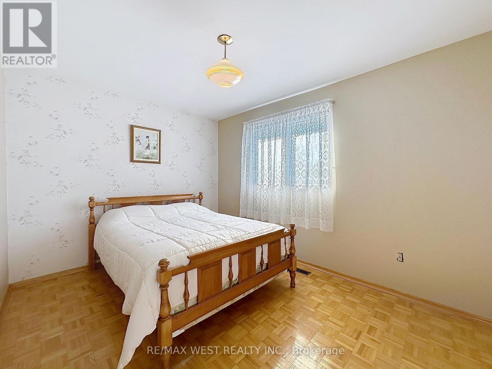 20 Foxwood Grove, Toronto, ON - Indoor Photo Showing Bedroom