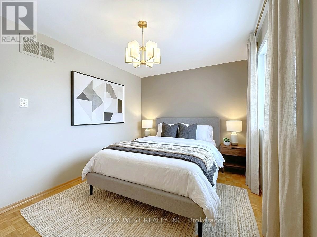 20 Foxwood Grove, Toronto, ON - Indoor Photo Showing Bedroom