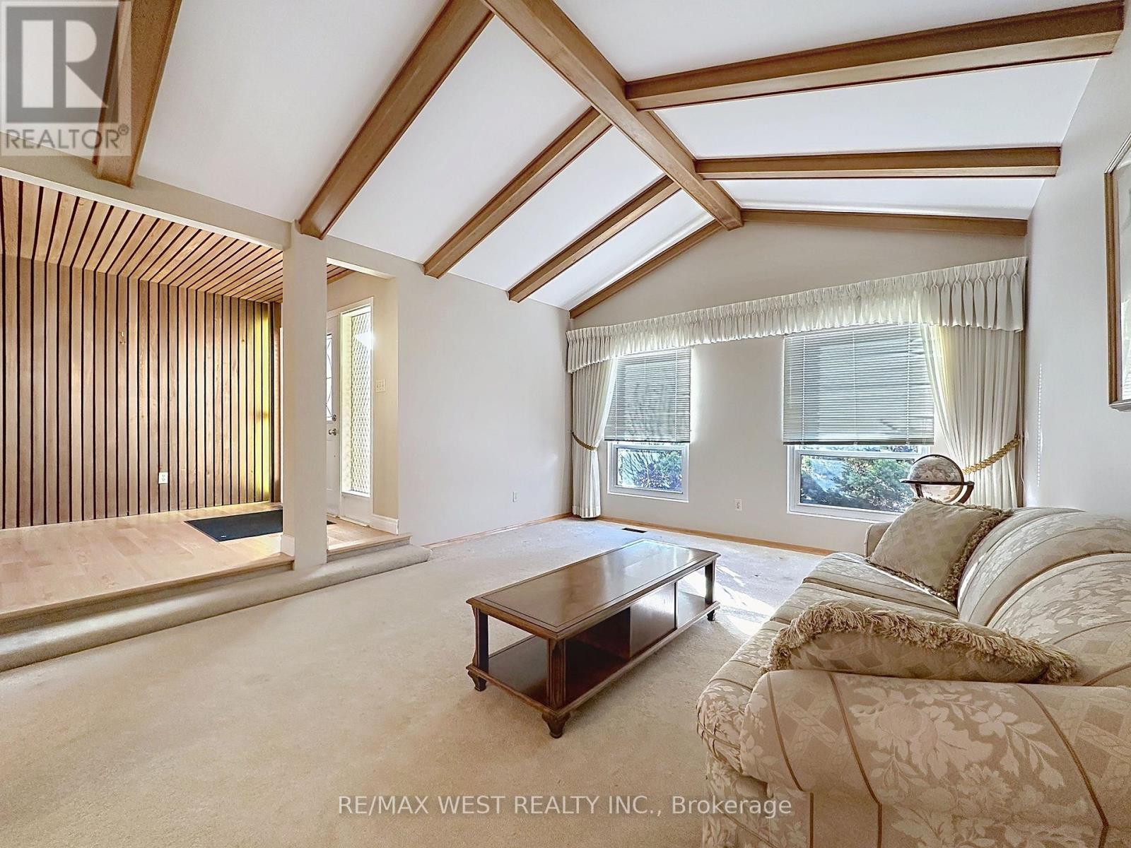 20 Foxwood Grove, Toronto, ON - Indoor