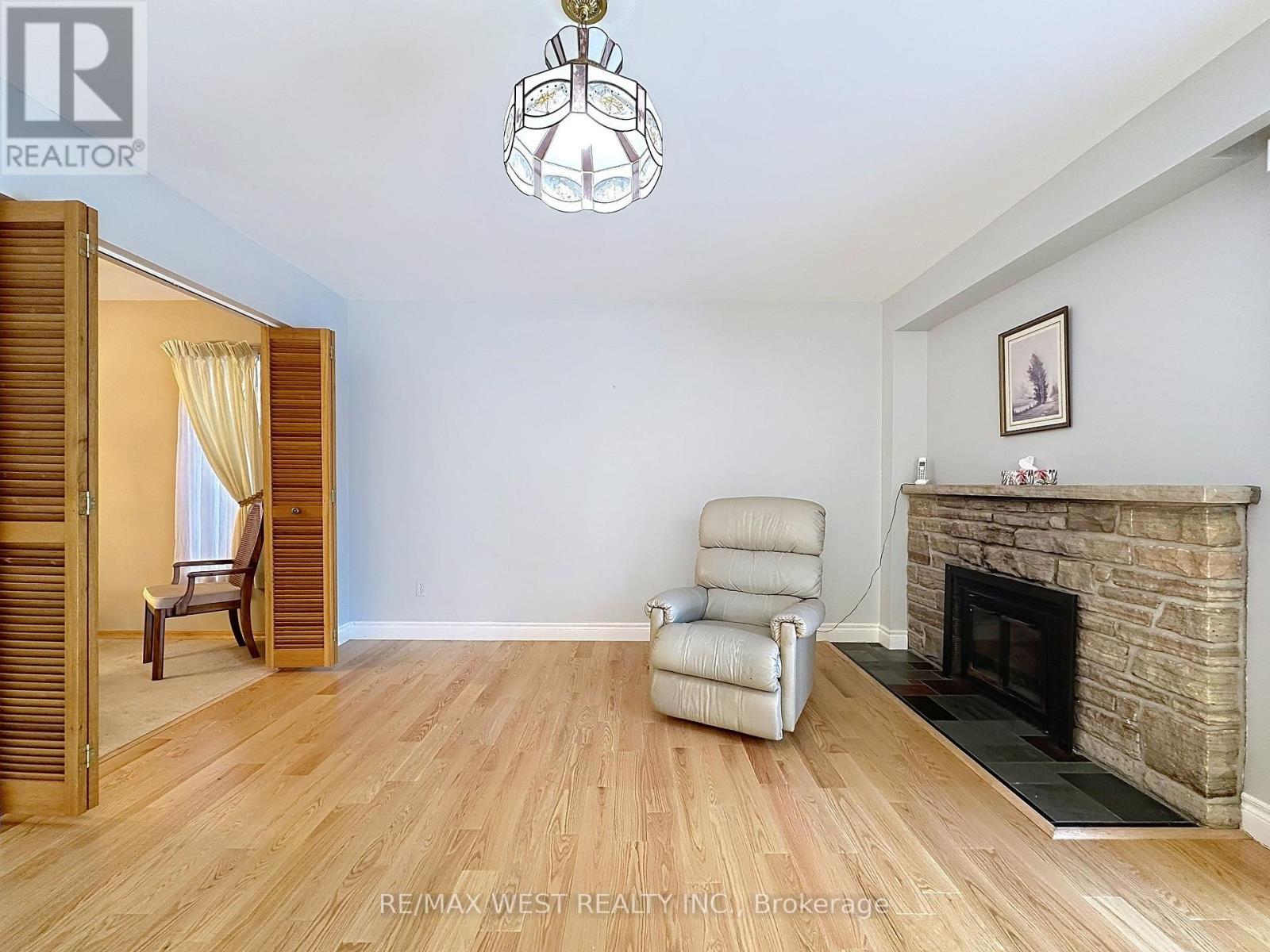 20 Foxwood Grove, Toronto, ON - Indoor With Fireplace