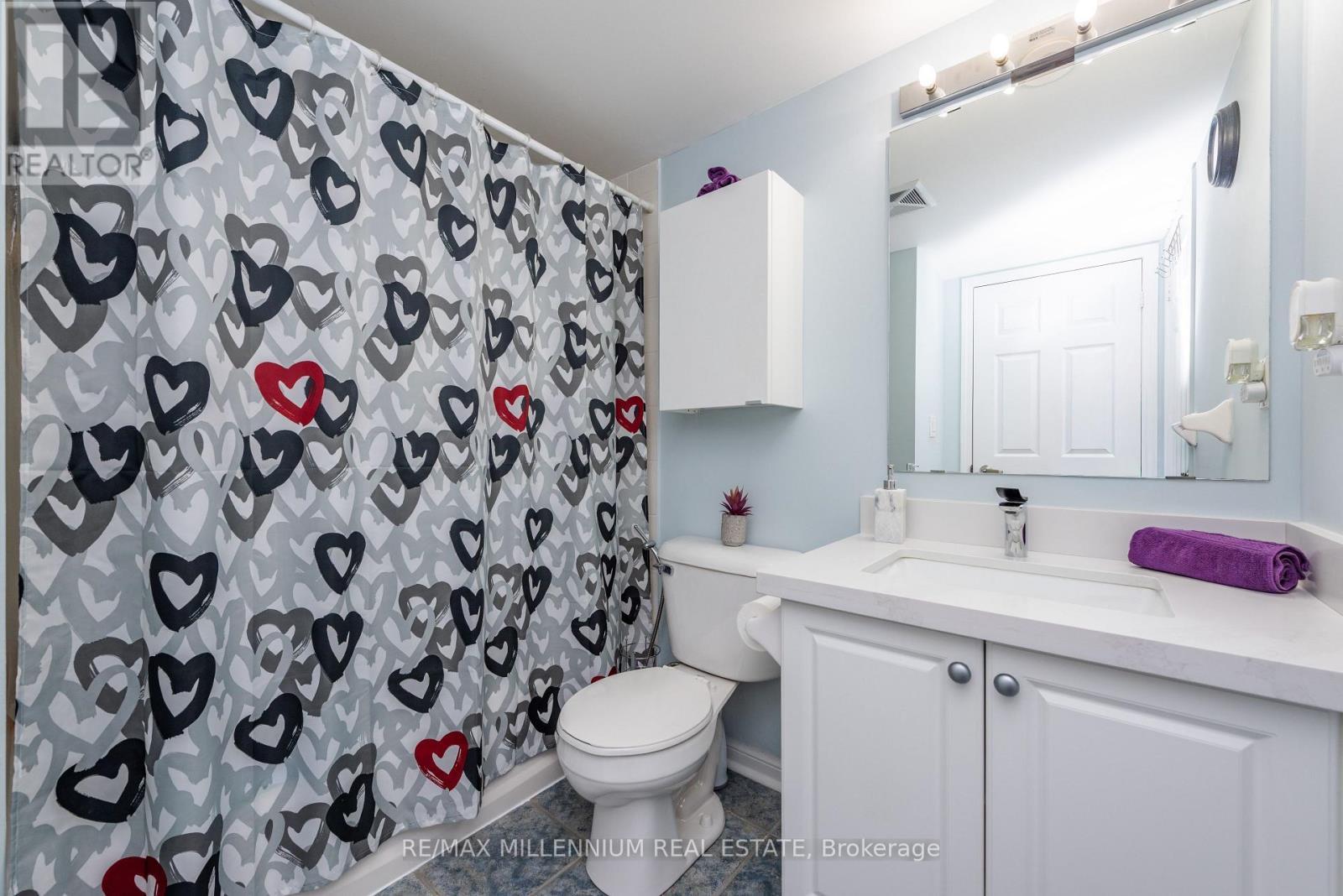 1034 - 3045 Finch Avenue E, Toronto, ON - Indoor Photo Showing Bathroom