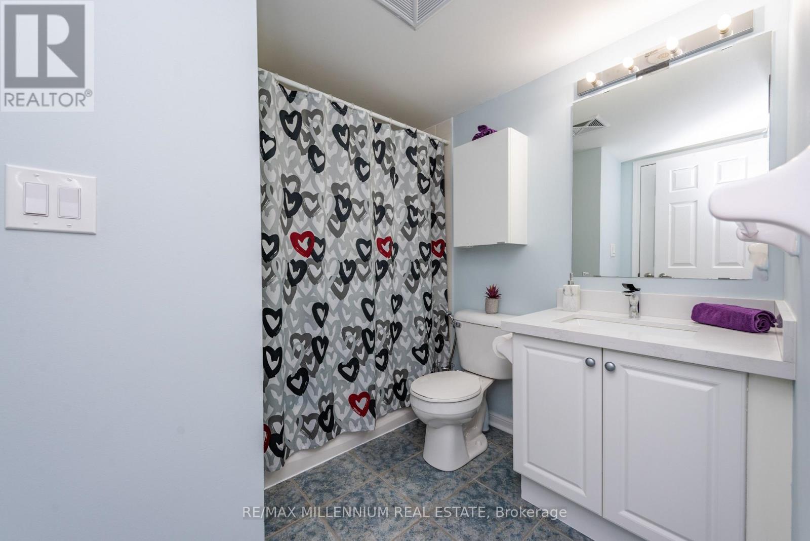 1034 - 3045 Finch Avenue E, Toronto, ON - Indoor Photo Showing Bathroom