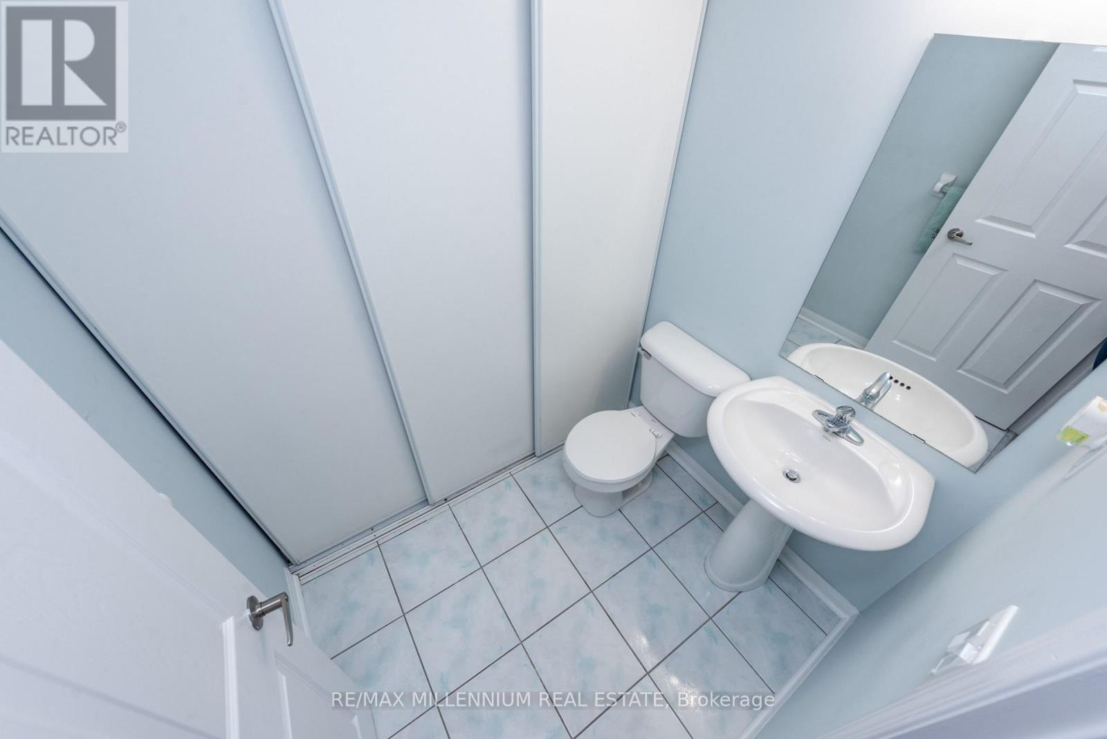 1034 - 3045 Finch Avenue E, Toronto, ON - Indoor Photo Showing Bathroom