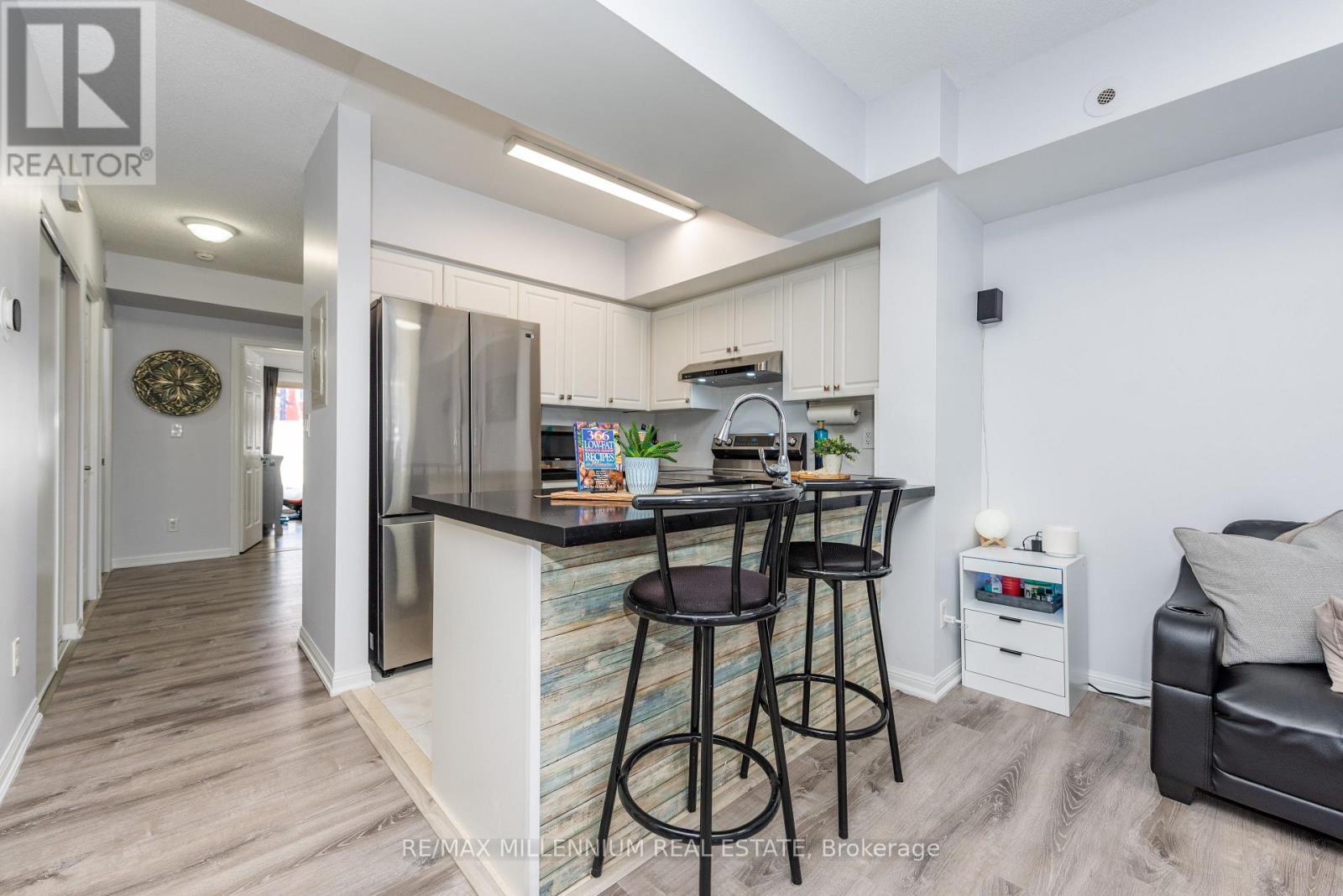 1034 - 3045 Finch Avenue E, Toronto, ON - Indoor Photo Showing Kitchen