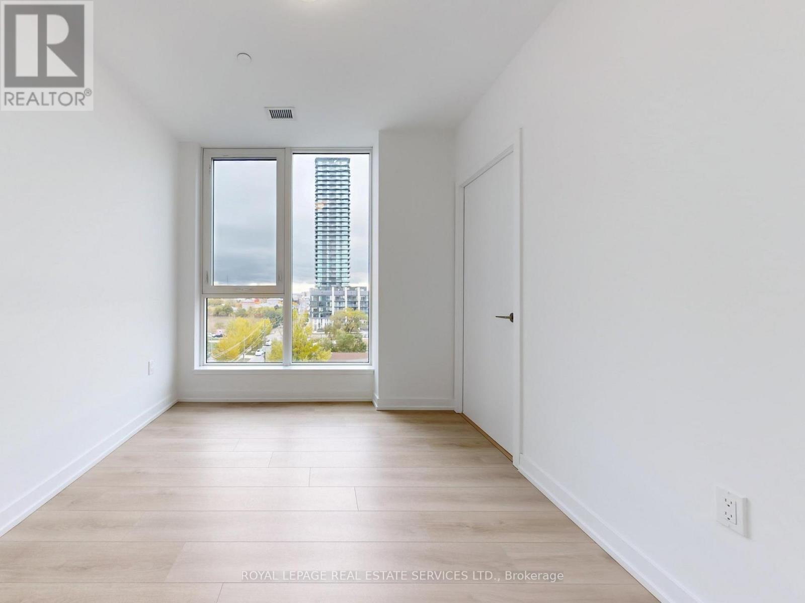 614 - 1195 The Queensway, Toronto, ON - Indoor Photo Showing Other Room