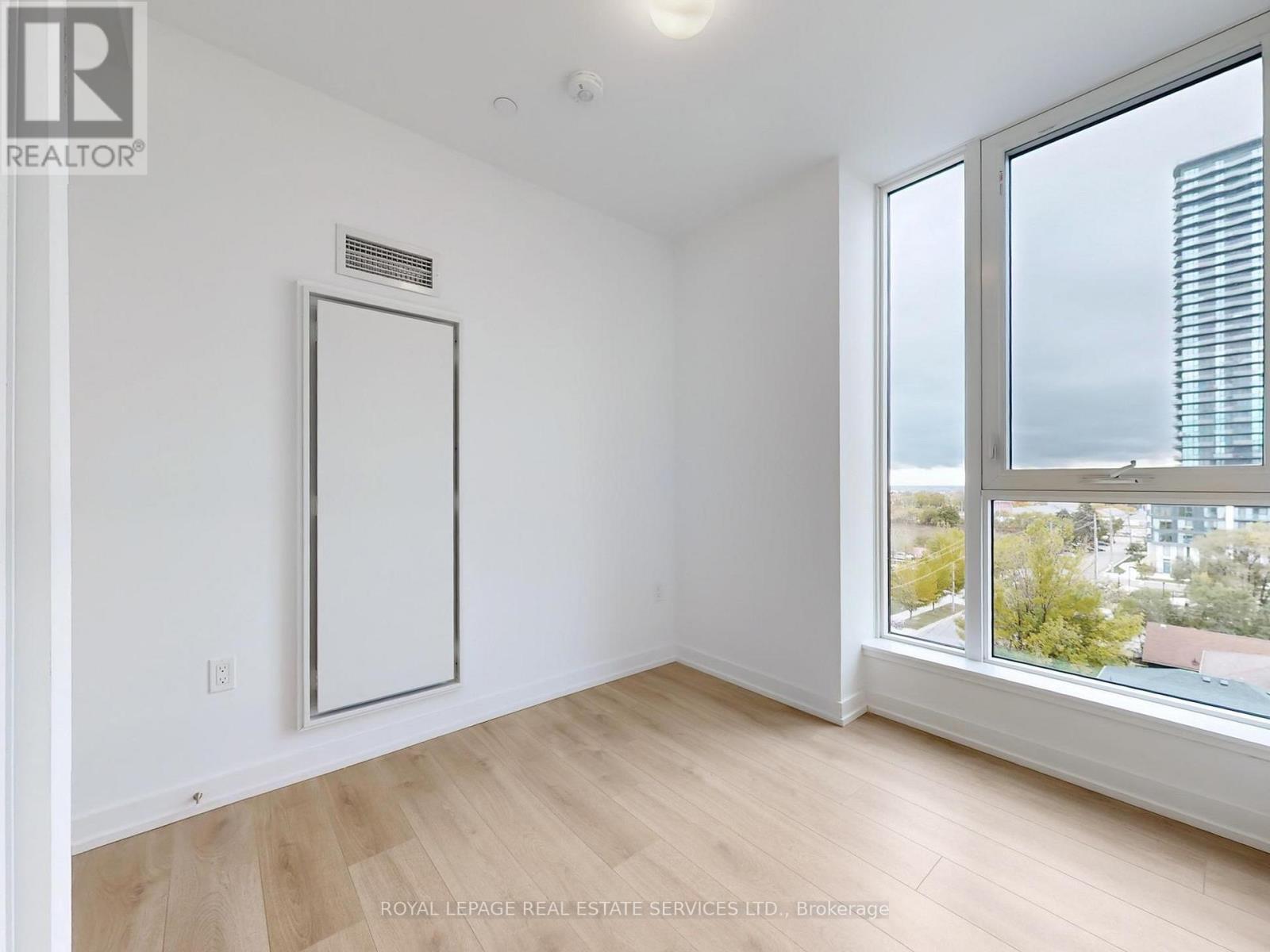 614 - 1195 The Queensway, Toronto, ON - Indoor Photo Showing Other Room