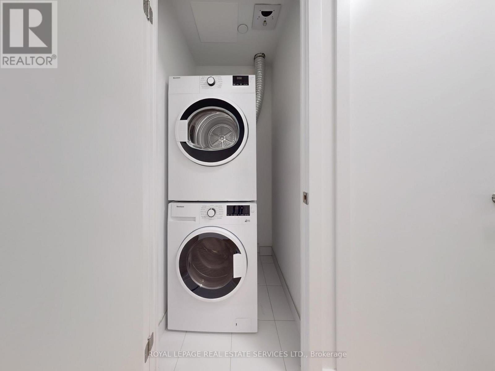 614 - 1195 The Queensway, Toronto, ON - Indoor Photo Showing Laundry Room