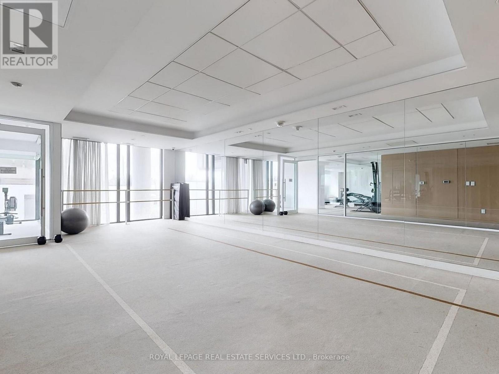 614 - 1195 The Queensway, Toronto, ON - Indoor Photo Showing Other Room