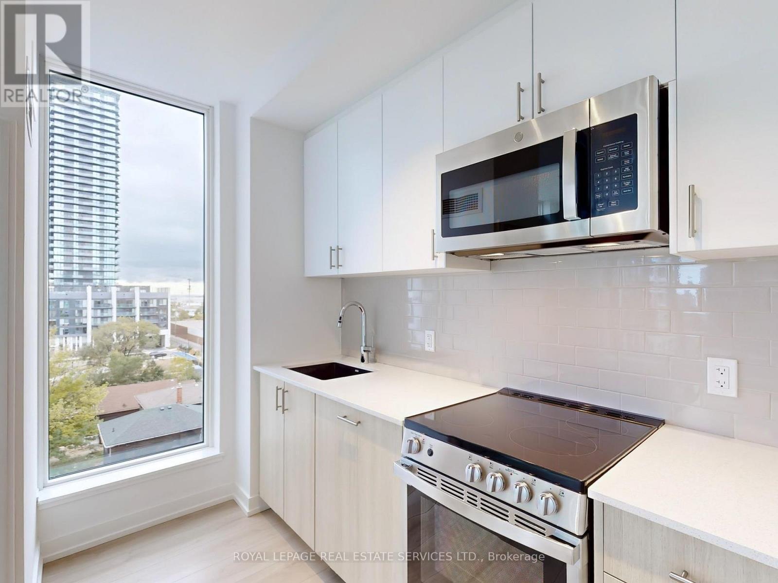 614 - 1195 The Queensway, Toronto, ON - Indoor Photo Showing Kitchen