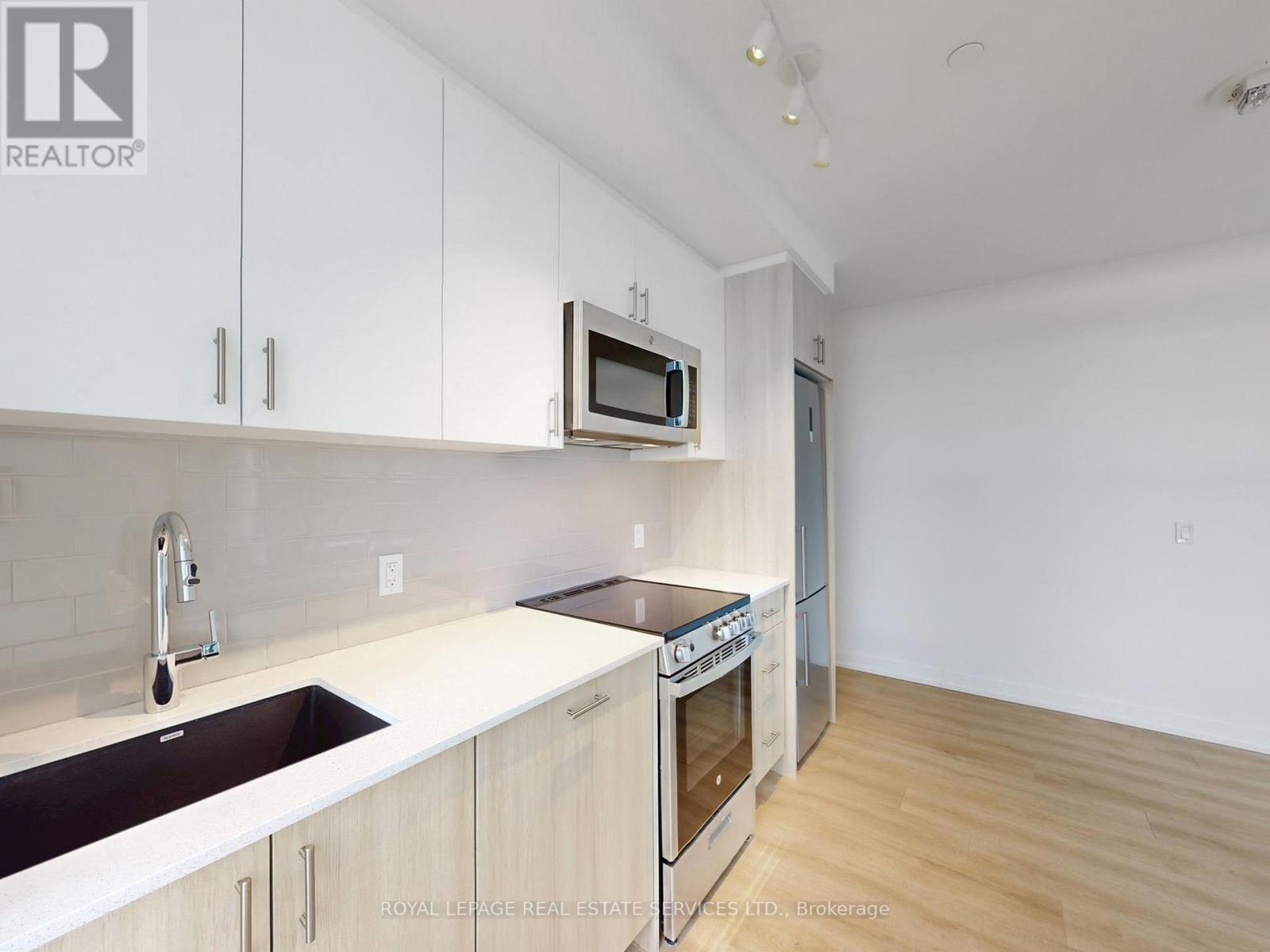 614 - 1195 The Queensway, Toronto, ON - Indoor Photo Showing Kitchen