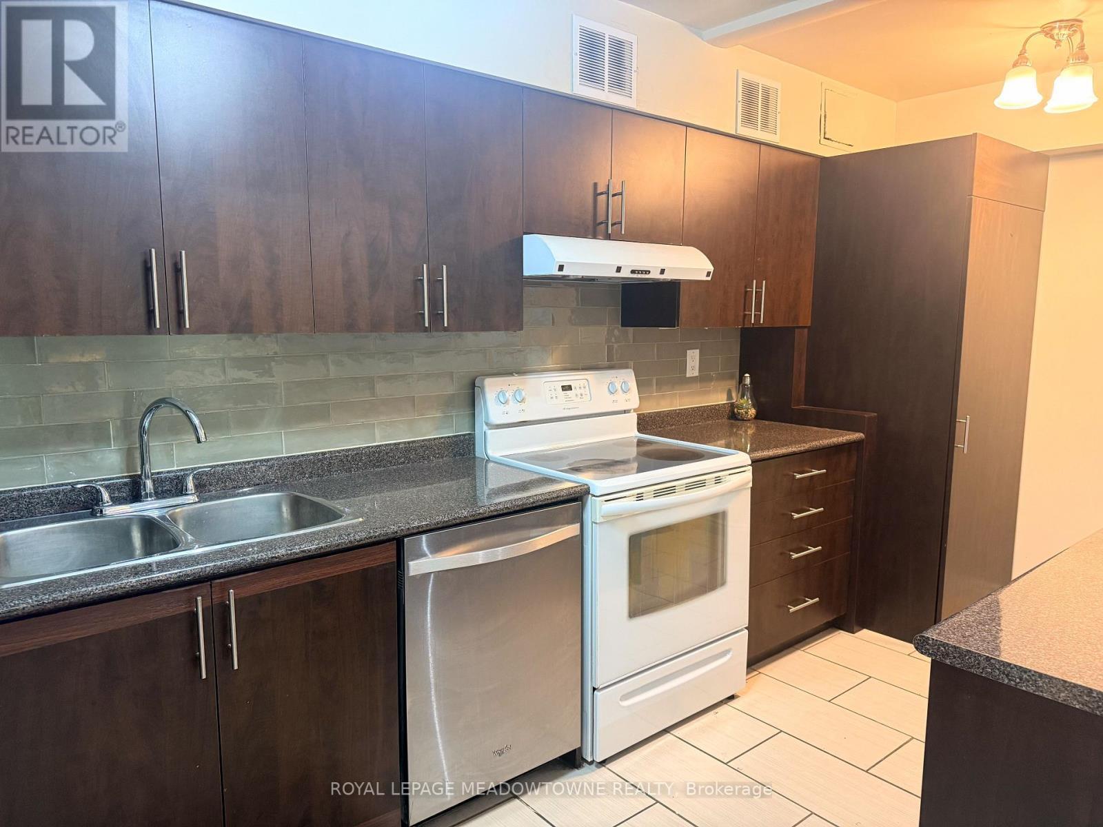 704 - 1338 York Mills Road, Toronto, ON - Indoor Photo Showing Kitchen With Double Sink