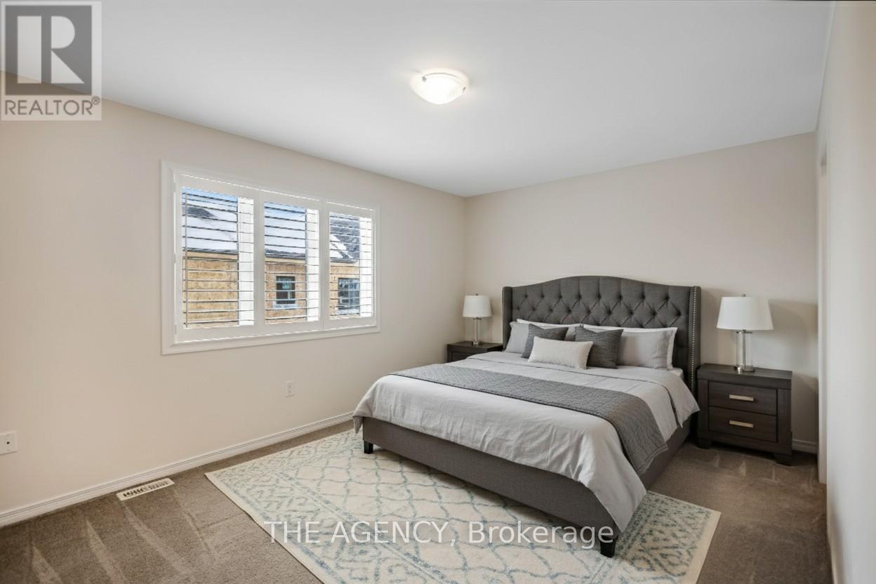 36 Maclachlan Avenue, Haldimand, ON - Indoor Photo Showing Bedroom