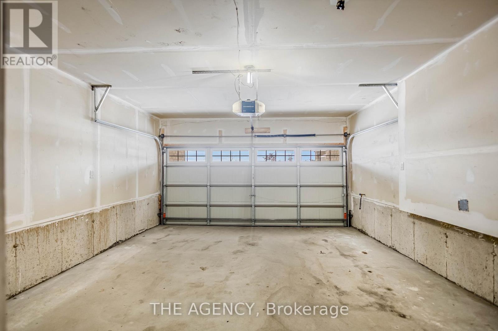 36 Maclachlan Avenue, Haldimand, ON - Indoor Photo Showing Garage
