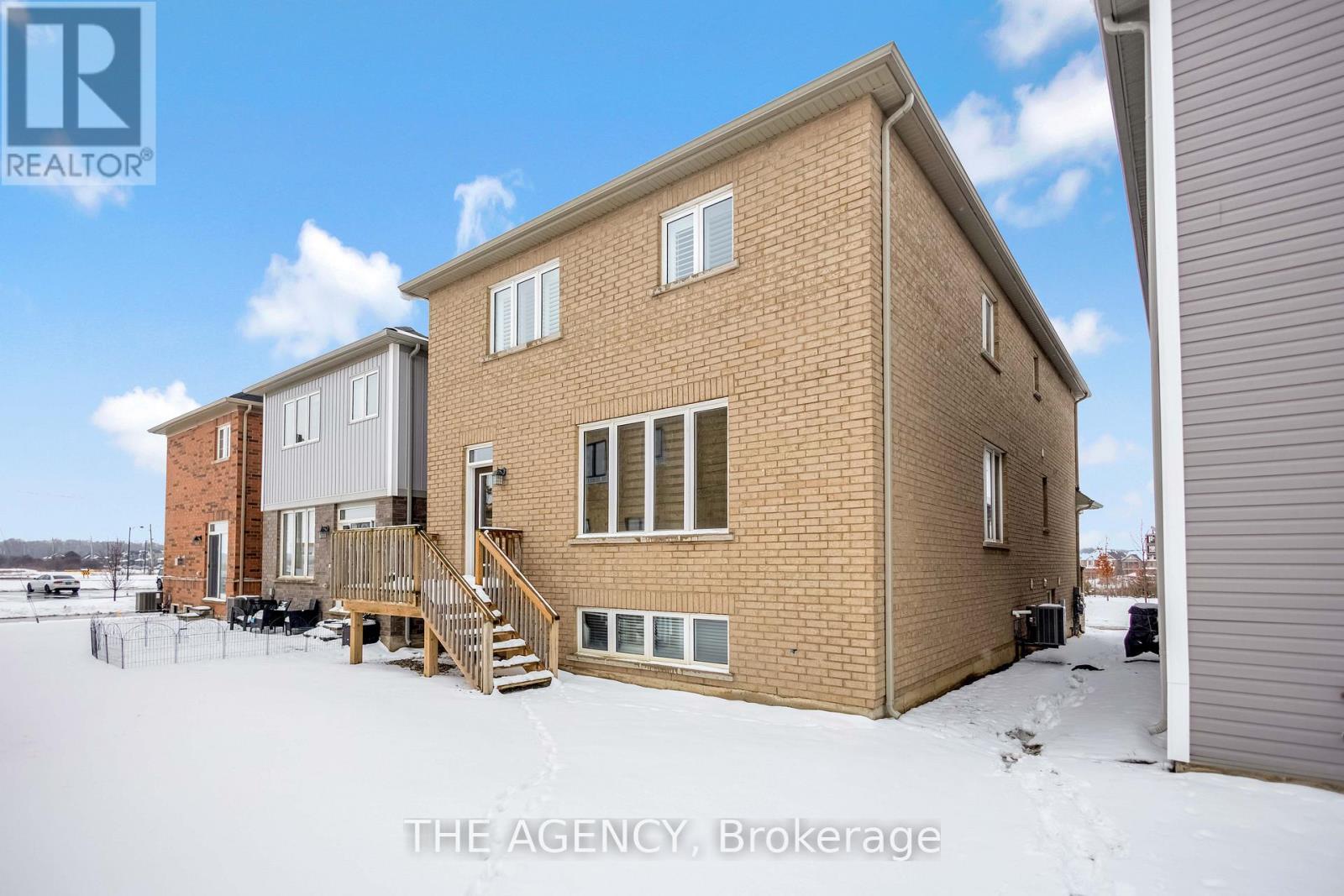 36 Maclachlan Avenue, Haldimand, ON - Outdoor With Exterior