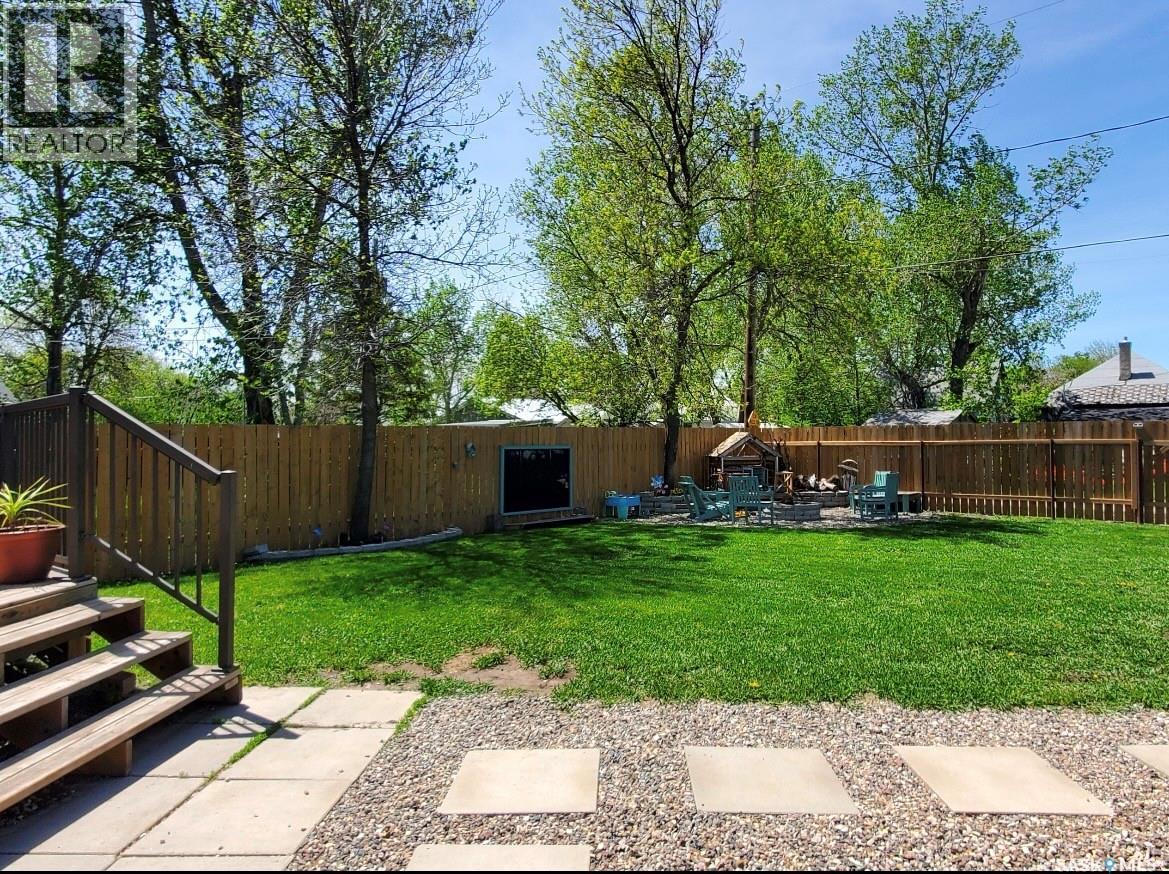 318 Aldridge Street, Bienfait, SK - Outdoor With Backyard