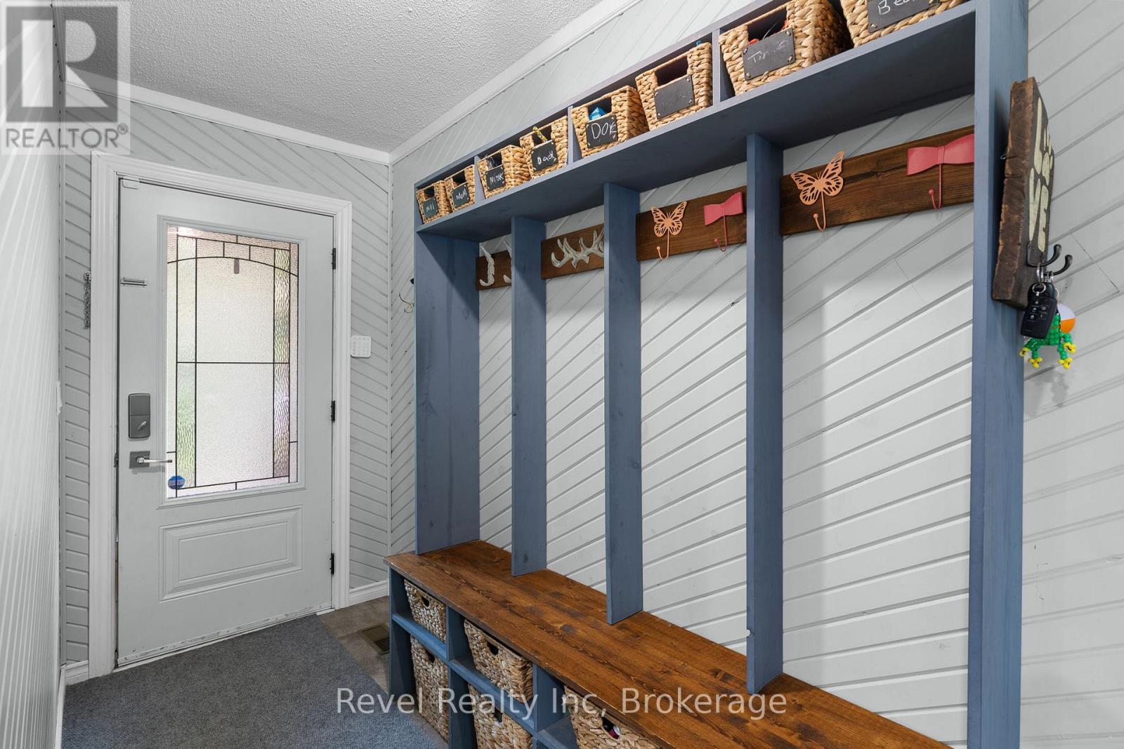 Main entranc - 210 Burnett'S Road, Mckellar, ON - Indoor Photo Showing Other Room