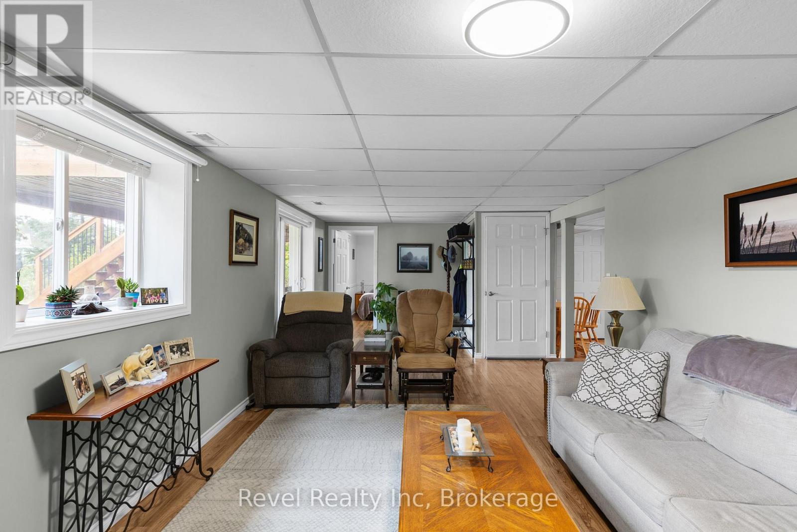 Lower level living room - 210 Burnett'S Road, Mckellar, ON - Indoor Photo Showing Living Room