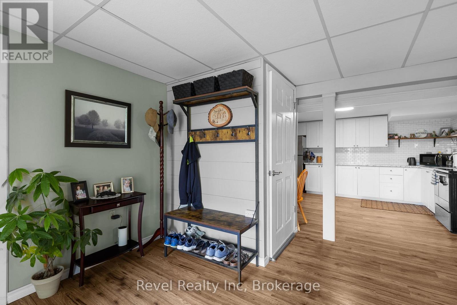 lower level foyer - 210 Burnett'S Road, Mckellar, ON - Indoor