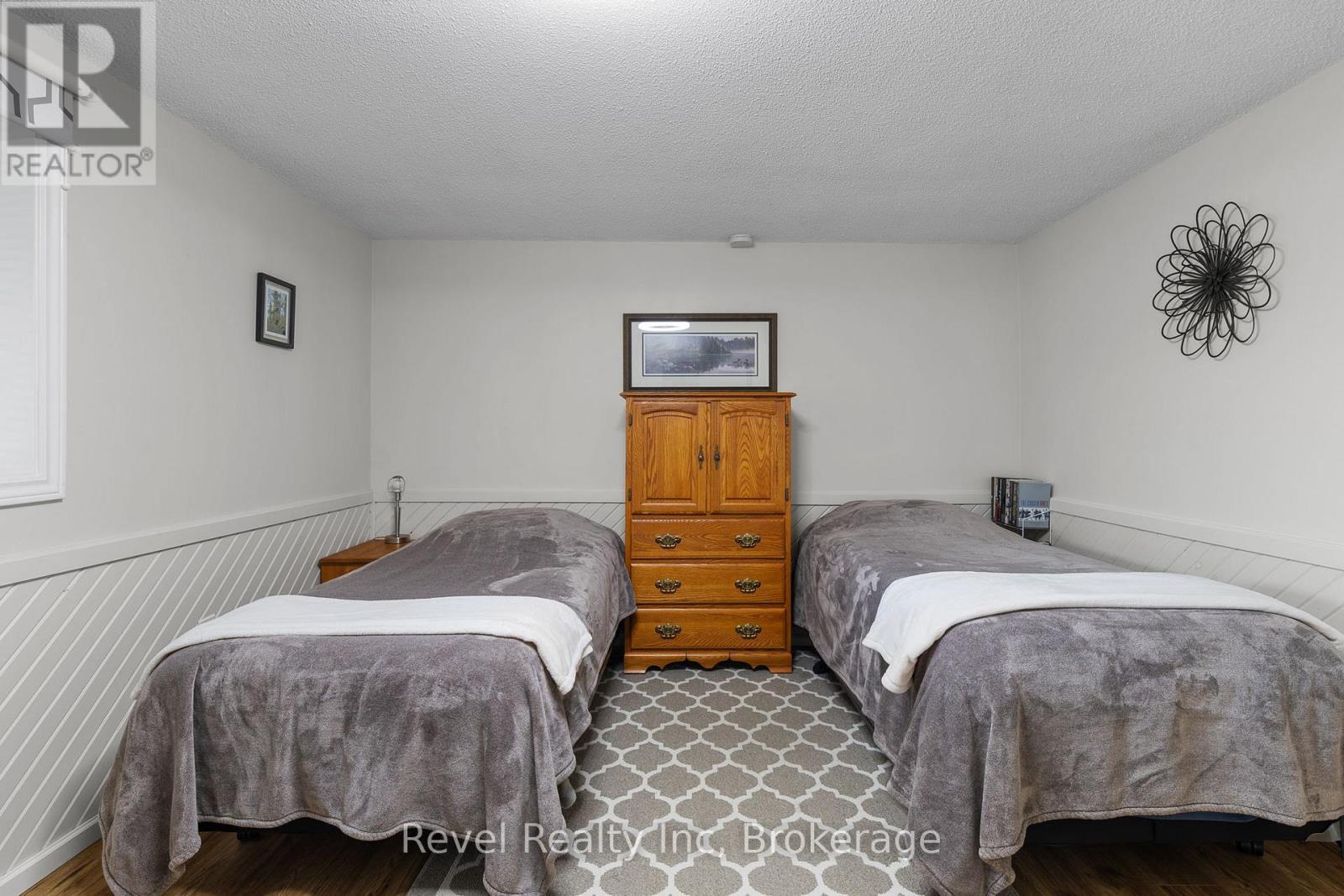 lower level bedroom - 210 Burnett'S Road, Mckellar, ON - Indoor Photo Showing Bedroom