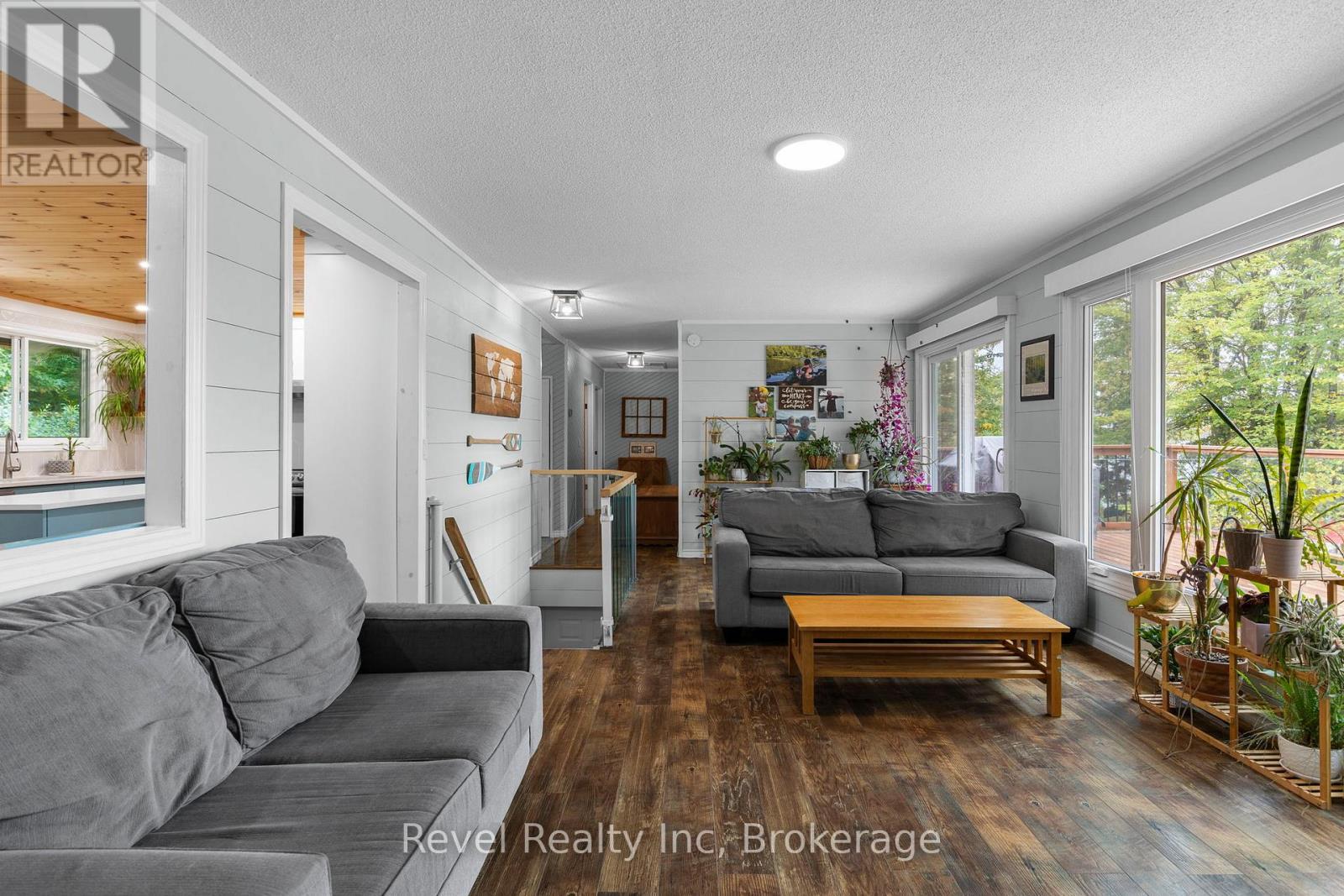 Main Floor living room - 210 Burnett'S Road, Mckellar, ON - Indoor Photo Showing Living Room