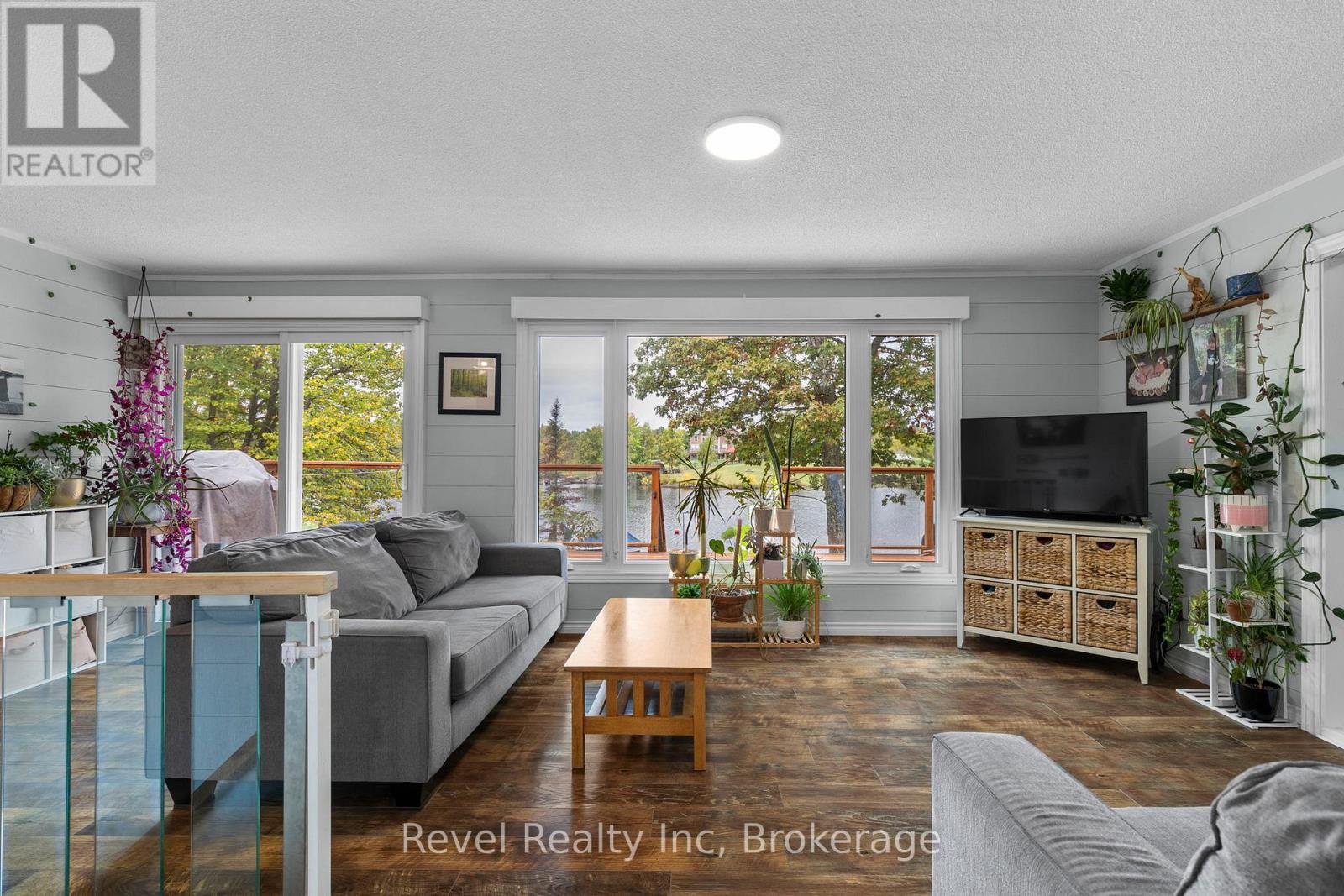 Main Floor living room - 210 Burnett'S Road, Mckellar, ON - Indoor Photo Showing Living Room