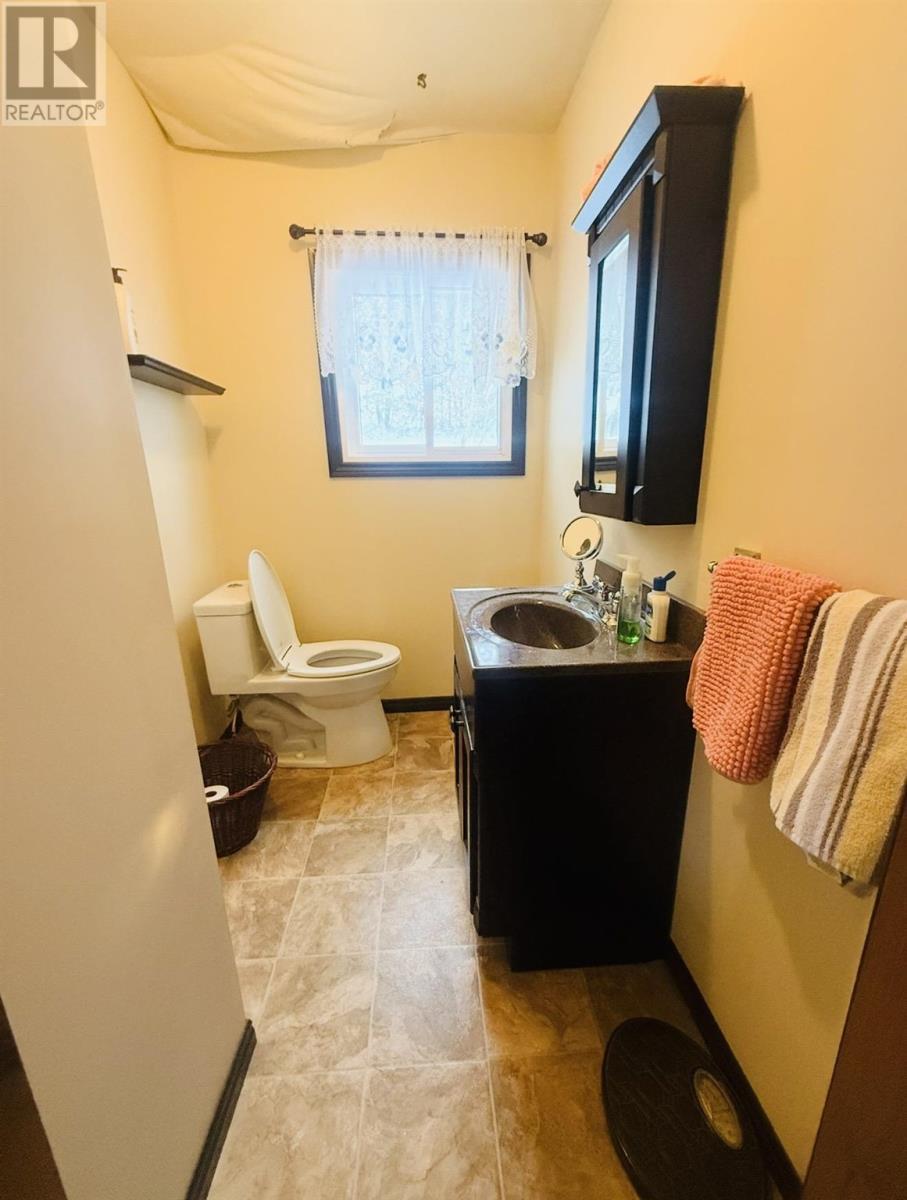 68 Elliott Rd, Sault Ste. Marie, ON - Indoor Photo Showing Bathroom