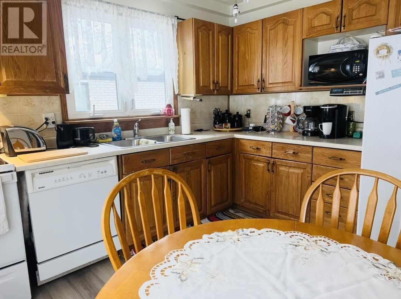 68 Elliott Rd, Sault Ste. Marie, ON - Indoor Photo Showing Kitchen With Double Sink