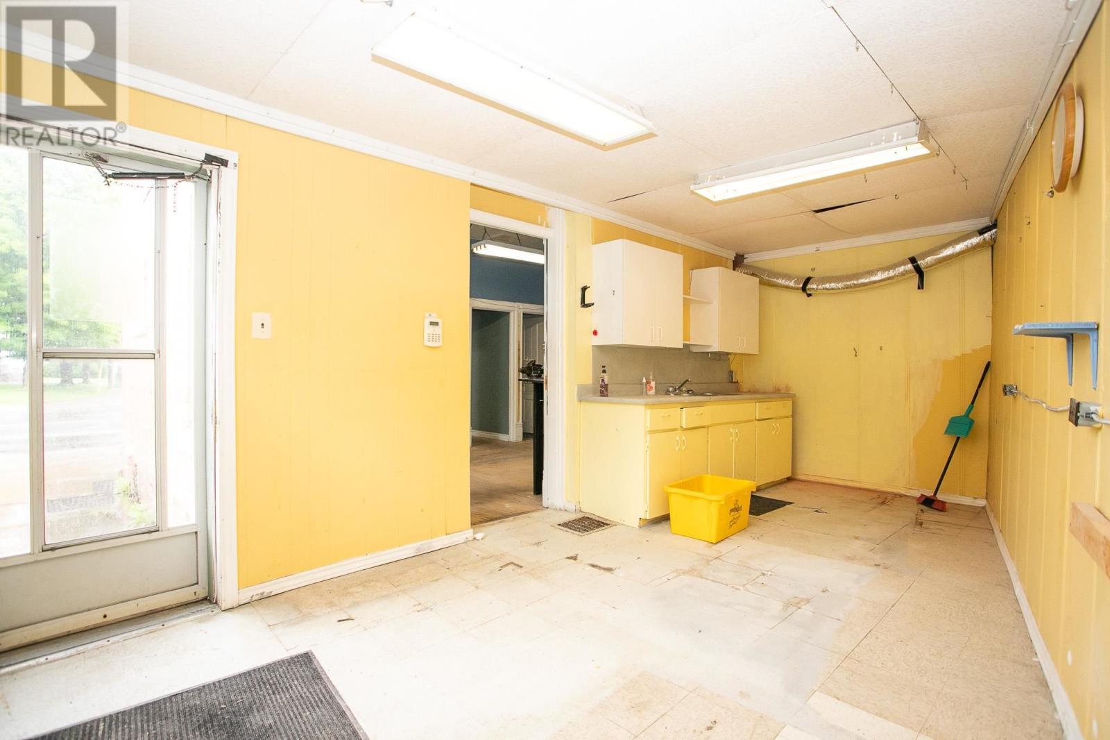 346 Bruce St, Sault Ste. Marie, ON - Indoor