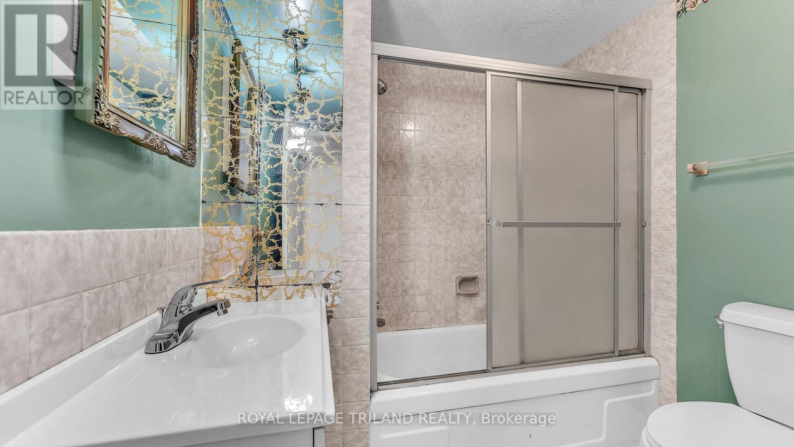 50 Glass Avenue, London East (East N), ON - Indoor Photo Showing Bathroom