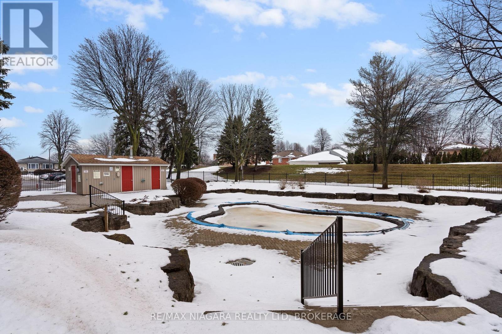 402 - 5100 Dorchester Road, Niagara Falls (Morrison), ON - Outdoor