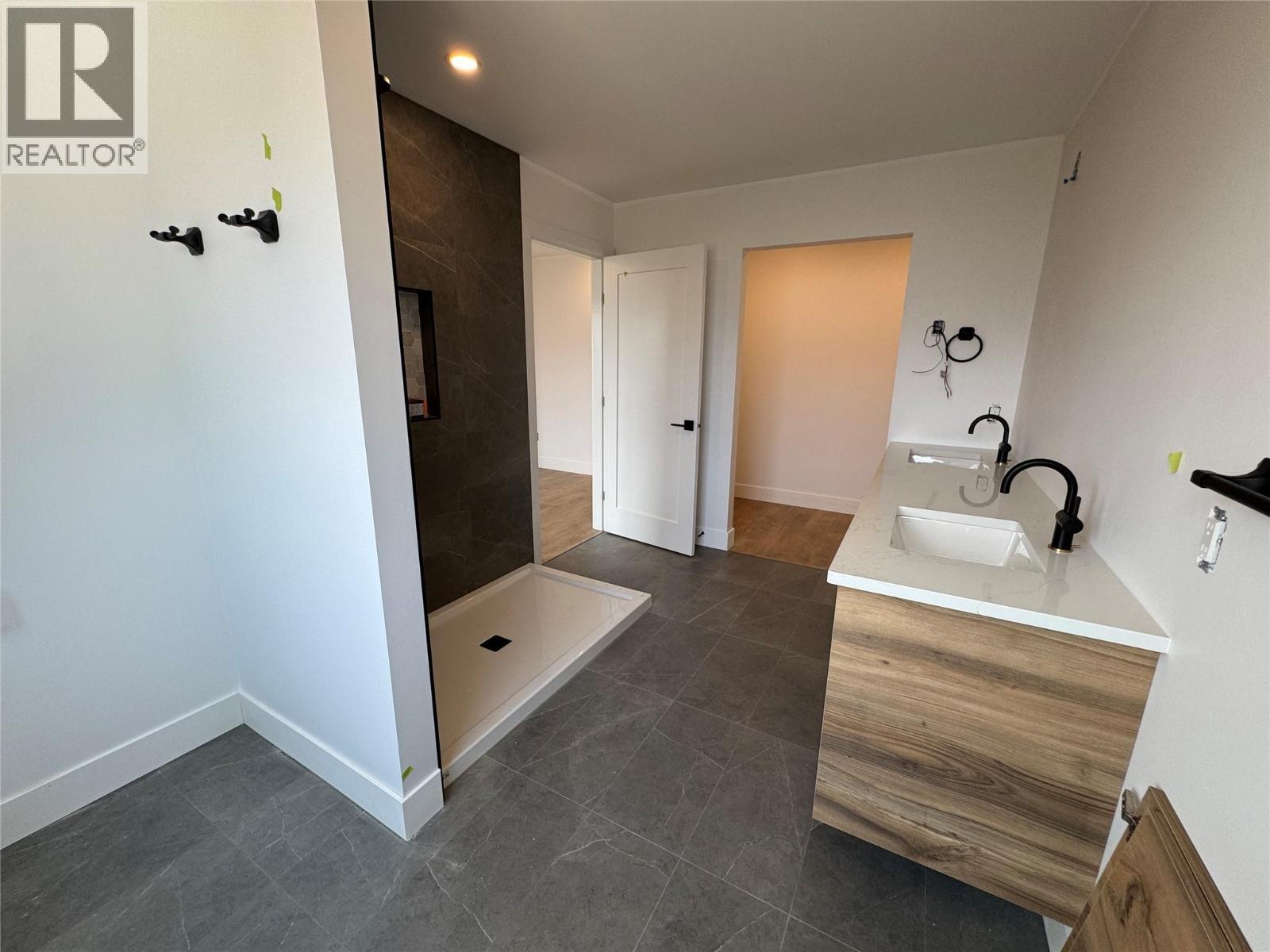 Primary ensuite - 2170 Galore Crescent, Kamloops, BC - Indoor