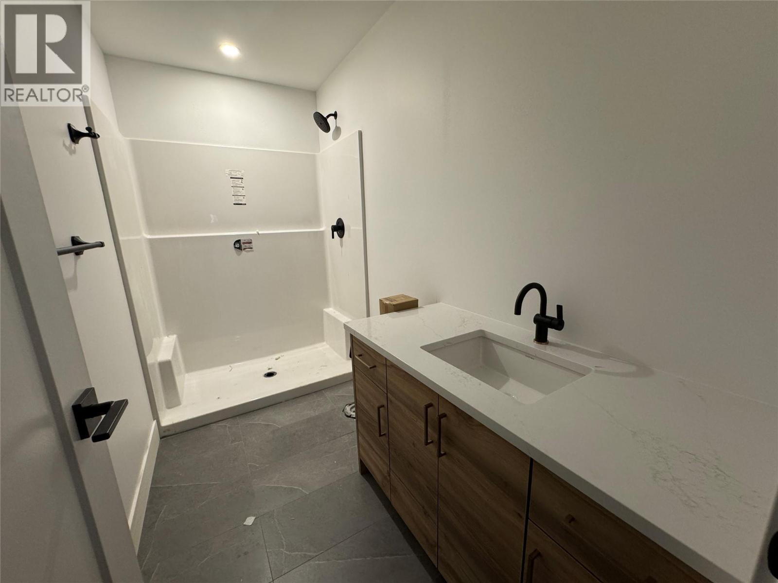 Basement bathroom - 2170 Galore Crescent, Kamloops, BC - Indoor Photo Showing Bathroom