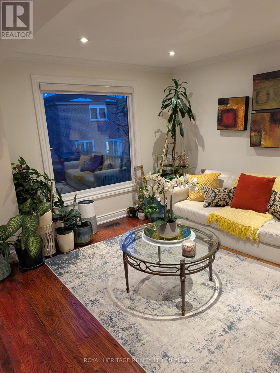 59 Hewitt Crescent, Ajax, ON - Indoor Photo Showing Living Room
