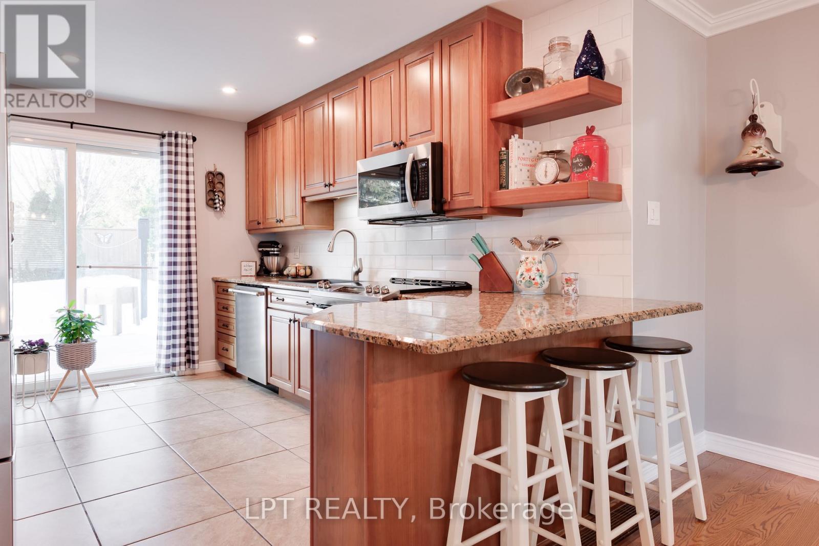 34 Cedar Creek Road, Springwater, ON - Indoor Photo Showing Kitchen