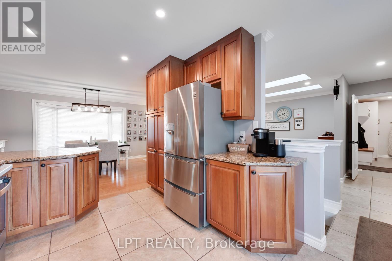 34 Cedar Creek Road, Springwater, ON - Indoor Photo Showing Kitchen With Stainless Steel Kitchen
