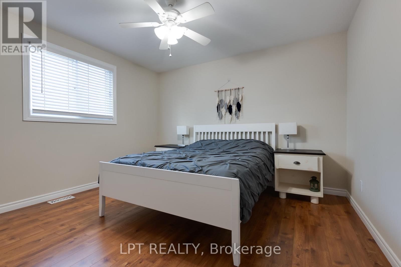 34 Cedar Creek Road, Springwater, ON - Indoor Photo Showing Bedroom